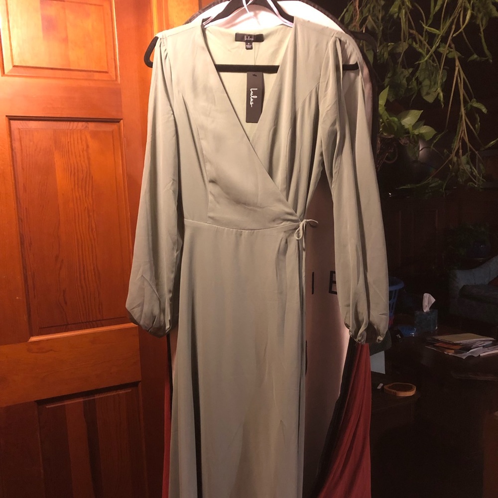 Lulu’s Tonight is the night cold shoulder maxi. S - Picture 5 of 5